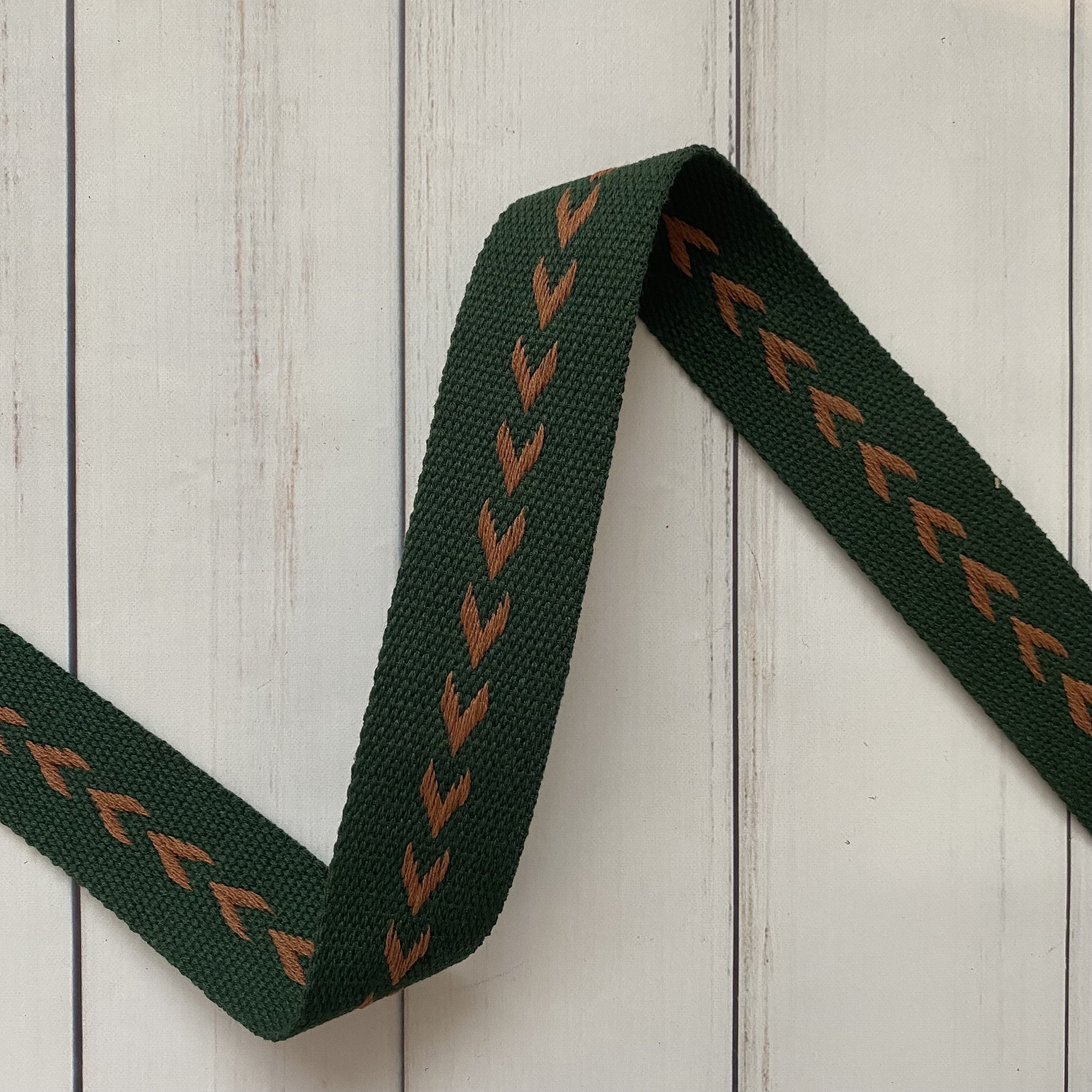 Arrow Webbing: Emerald with Deep Beige Arrow Webbing: Emerald with Deep Beige