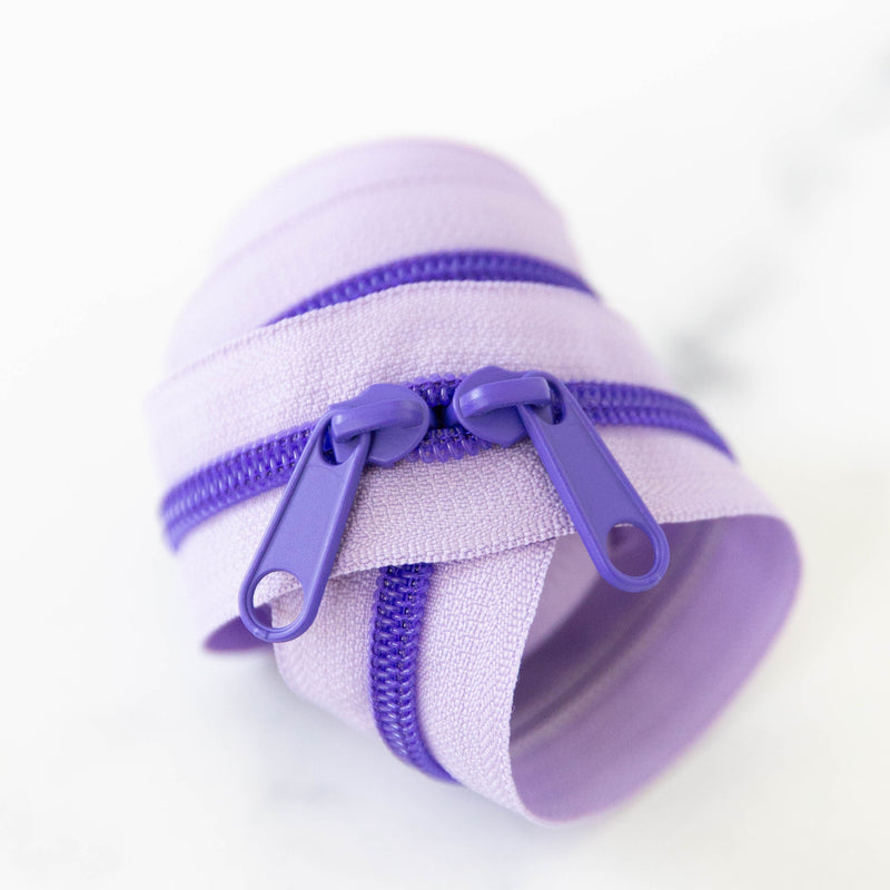 30" Zipper: Daphne