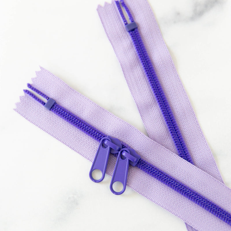 30" Zipper: Daphne
