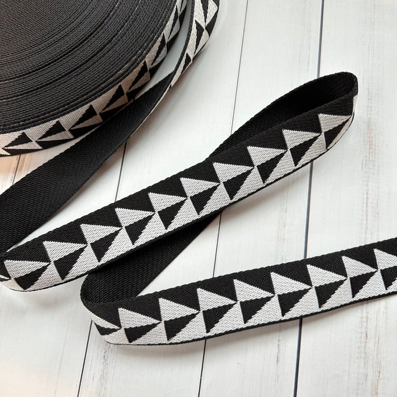 Arrow Webbing: Black & White Triangle