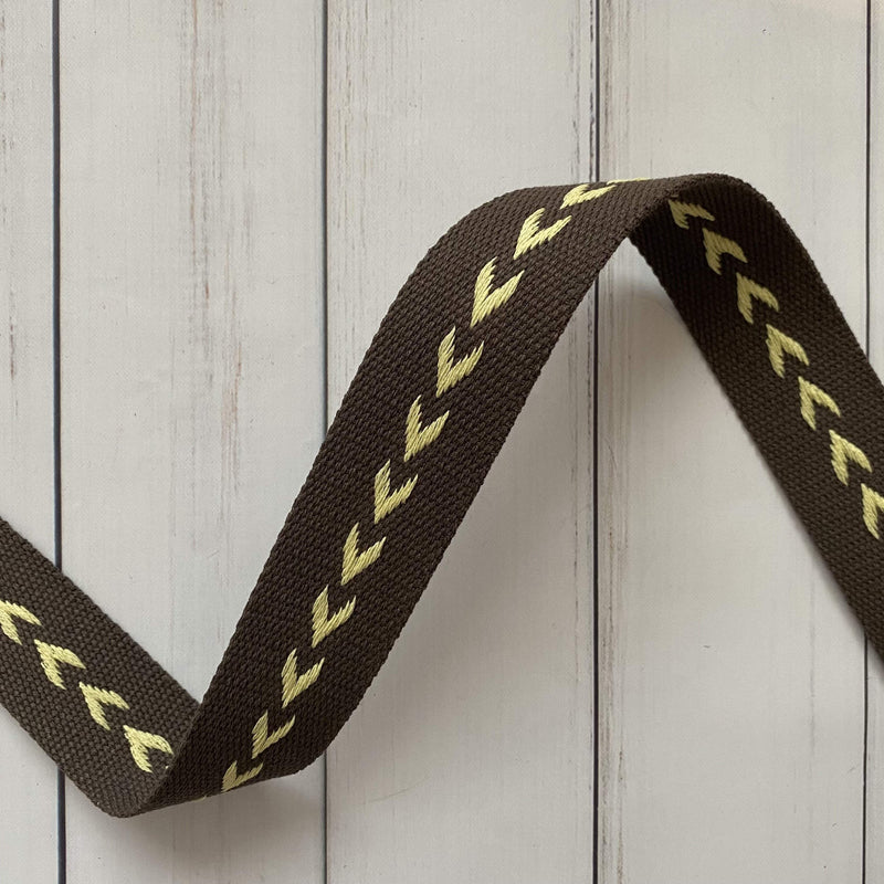 Arrow Webbing: Coffee with Pale Yellow