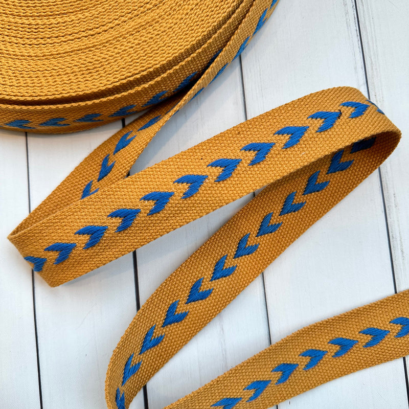 Arrow Webbing: Blue Ribbon Honey